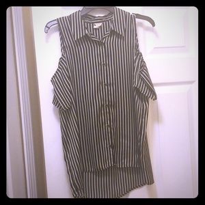 Cut out shoulder buttom up shirt